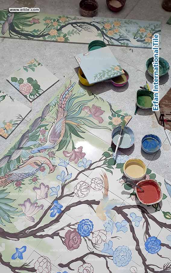 Hand painting pictures on tiles, www.eitile.com Hand painting pictures on tiles, www.eitile.com